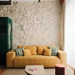 Collection Serviced In Notre Dame - Rue Savoie * 파리