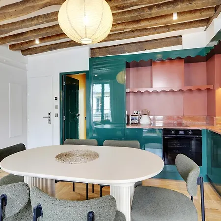 Collection Serviced In Notre Dame - Rue Savoie