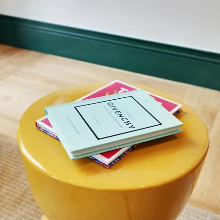 Collection Serviced In Notre Dame - Rue Savoie