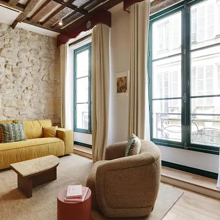 Collection Serviced In Notre Dame - Rue Savoie
