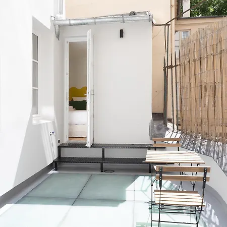 Collection Serviced In Notre Dame - Rue Savoie Paris