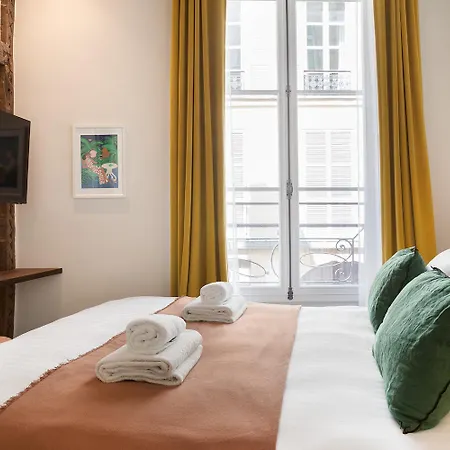 Collection Serviced In Notre Dame - Rue Savoie Appartement Paris