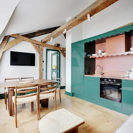 Collection Serviced In Notre Dame - Rue Savoie * Paris